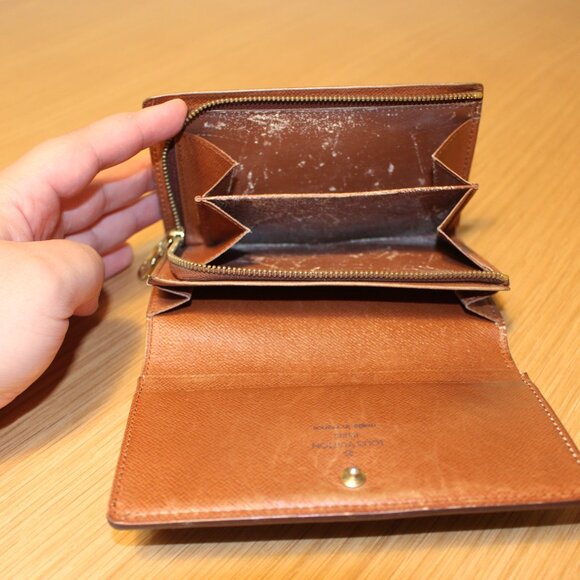 Louis Vuitton Porte Monnaie Tresor Monogram Wallet - Picture 7 of 8